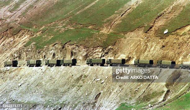 An Indian army convoy passes through precarious heights of over 10,000 feet on the highway linking Srinagar and Kargil 31 May 1999 in Kashmir....