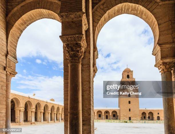 the great mosque of kairouan - mesquita de sidi oqba - fotografias e filmes do acervo