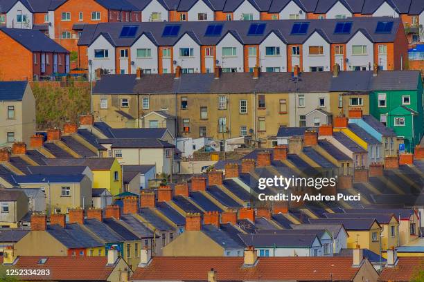 old houses, derry, northern ireland, united kingdom - northern ireland stock pictures, royalty-free photos & images