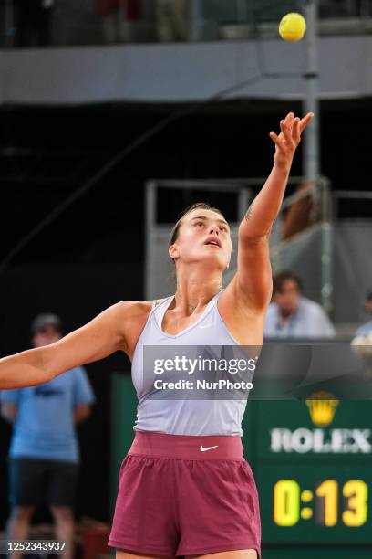 Aryna Sabalenka de Bielorrusia contra Camila Osorio de Columbia durante su partido de individuales del torneo de tenis WTA Tour Madrid Open 2023 en...