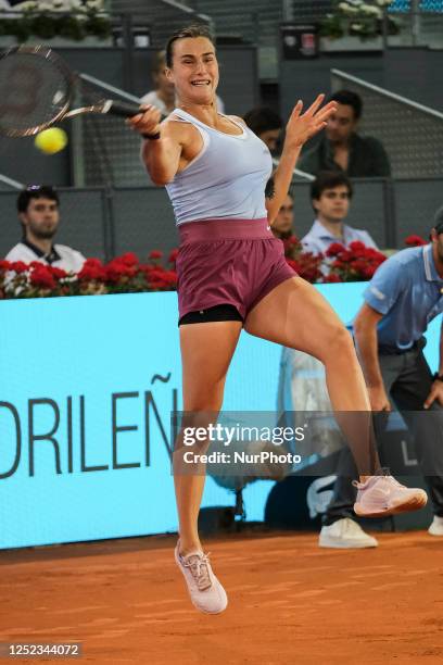 Aryna Sabalenka de Bielorrusia contra Camila Osorio de Columbia durante su partido de individuales del torneo de tenis WTA Tour Madrid Open 2023 en...