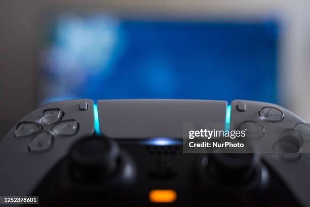 Ps5 Controller Screen 258 Ps5 Controller Stock Photos, High-Res Pictures, and Images - Getty ...
