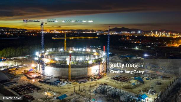 Oil Diggin 505 Oil Digging Stock Photos, High-Res Pictures, and Images - Getty Images