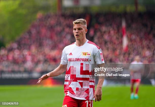 András Schäfer of 1. FC Union Berlin looks on during the Bundesliga match between 1. FC Union Berlin and Bayer 04 Leverkusen at Stadion an der alten...