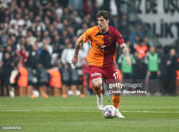 Nicolo Zaniolo of Galatasaray runs with the ball during the Super Lig match between Besiktas and Galatasaray at Vodafone Park on April 30, 2023 in...