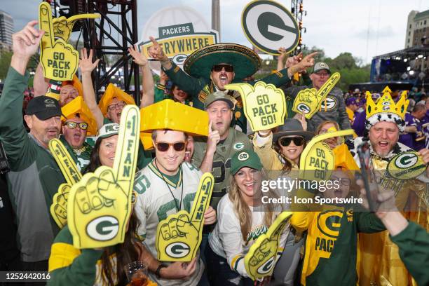 Packer Backers 5,794 Greenbay Packers Fans Stock Photos, High-Res Pictures, and Images ...