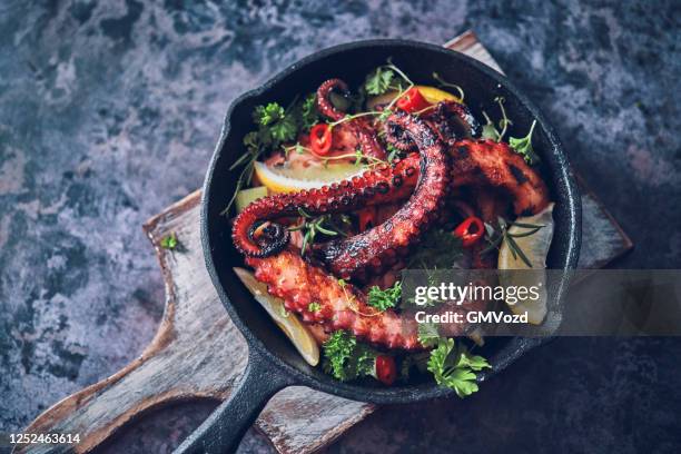 ceviche di polpo con pesce, cipolla, peperoncino e limone - octopus foto e immagini stock