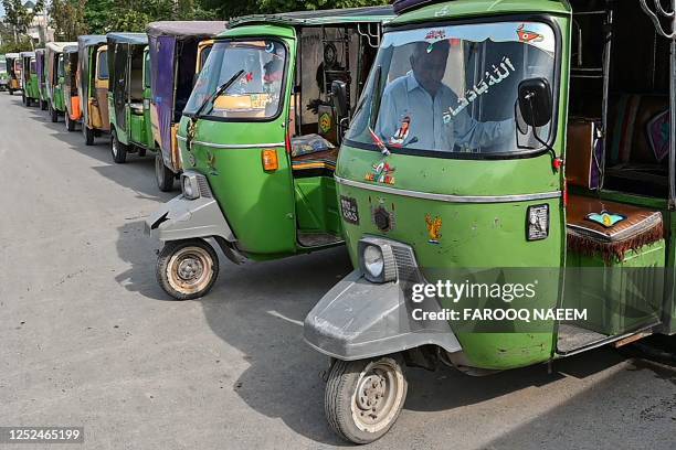Rafiq Rickshaw 2,032 Pakistani Rickshaw Stock Photos, High-Res Pictures, and Images ...