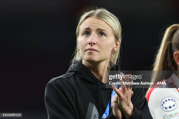 The injured Leah Williamson of Arsenal Women with her team mates after losing 2-3 in the second leg and 4-5 on aggregate during the UEFA Women's...