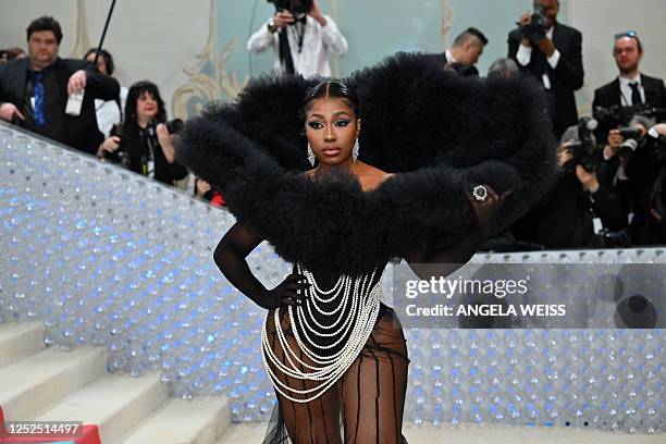 Mami The Rapper Rapper Yung Photos and Premium High Res Pictures - Getty Images