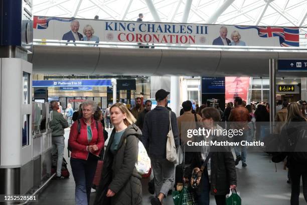 Kings Cross Station Inside Photos and Premium High Res Pictures - Getty