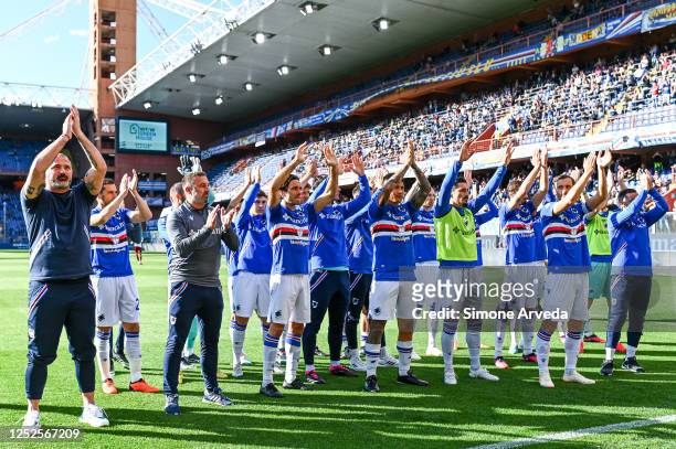 Dejan Stankovic head coach of Sampdoria and his players greet the crowd prior to kick-off in the Serie A match between UC Sampdoria and Torino FC at...