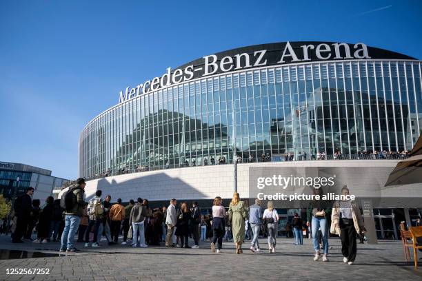 People stand outside the Mercedes Benz Arena before an appearance by Barack Obama. Photo: Christophe Gateau/dpa