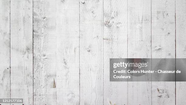 white wooden plank wall painted with natural patina - old wood stockfoto's en -beelden