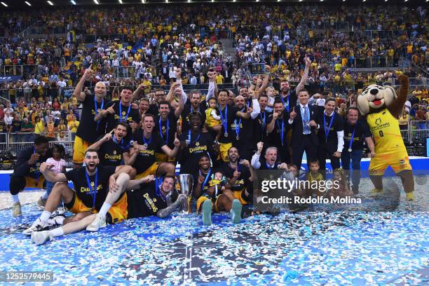 Gran Canaria players celebrate at the end of the 7DAYS EuroCup Basketball Finals Championship game between CB Gran Canaria v Turk Telekom Ankara at...