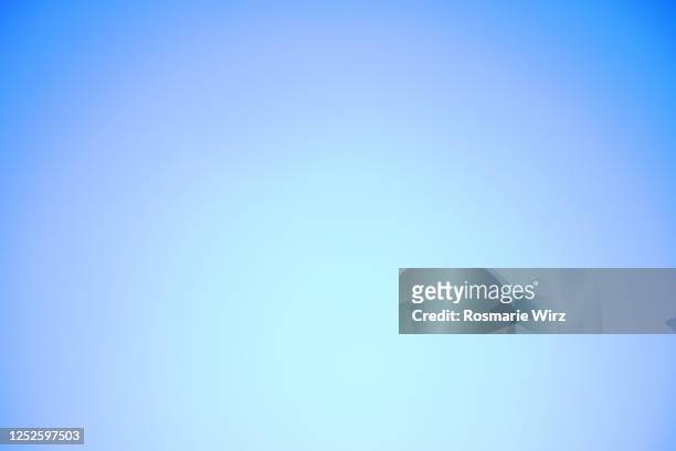 sky above: deep blue color gradient with pink halo - blu chiaro foto e immagini stock