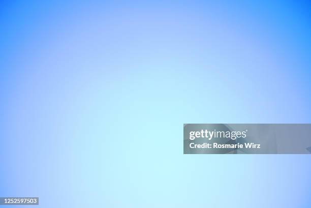 sky above: deep blue color gradient with pink halo - light blue - fotografias e filmes do acervo