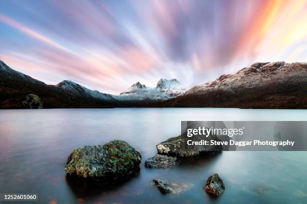 cradle mountain sunrise - cradle mountain stock-fotos und bilder