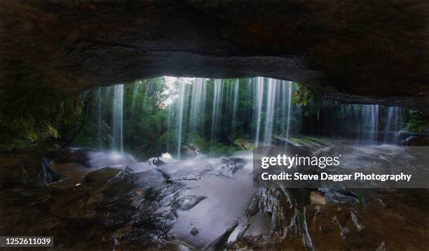 behind the waterfall - behind waterfall stock-fotos und bilder