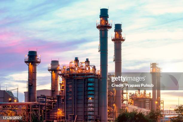 gas turbine electrical power plant with twilight - carbon cycle stockfoto's en -beelden