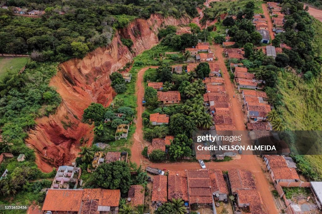 TOPSHOT-BRAZIL-ENVIRONMENT-DEFORESTATION-EROSION