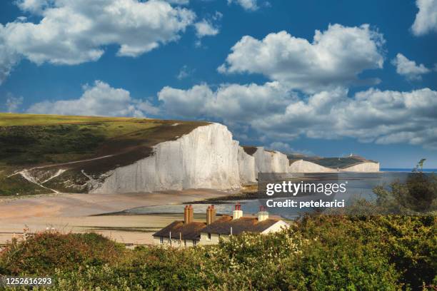 seven sisters country park altos acantilados de tiza blanca, east sussex, reino unido - eastbourne fotografías e imágenes de stock