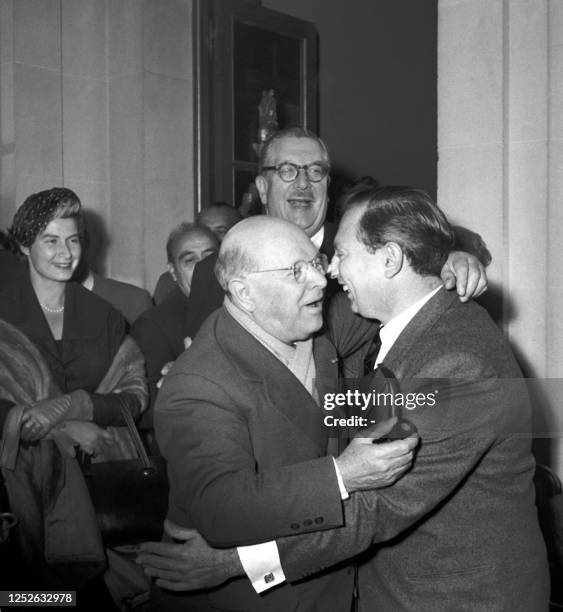 Photo taken 09 October 1956 in Paris of Spanish violoncellist and director Pablo Casals and US violinist Isaac Stern . Casals created the Prades...