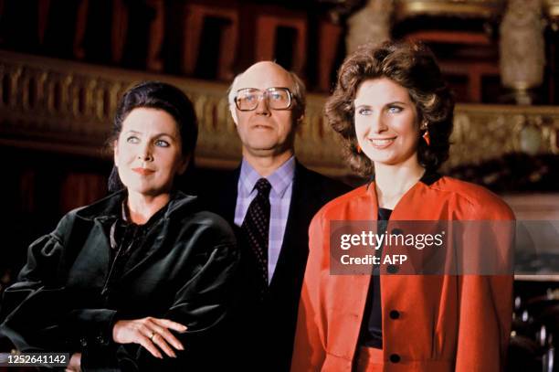 Russian-born cellist and conductor Mstislav Leopoldovich Rostropovich poses with his wife Galina Vishnevskaya and their daughter Olga at the Opera de...