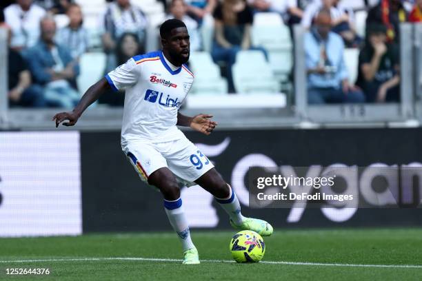 Samuel Umtiti of Us Lecce controls the ball during the Serie A match between Juventus and US Lecce at Allianz Stadium on May 3, 2023 in Turin, Italy.