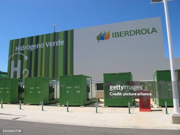 April 2023, Spain, Puertollano: The production hall of the pilot plant for so-called green hydrogen of the Spanish electricity producer Iberdrola....