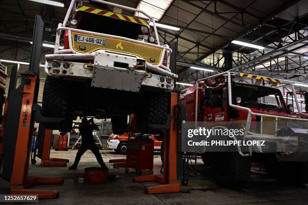 Fire Mechanic 76 Fire Truck Mechanic Stock Photos, High-Res Pictures, and Images ...
