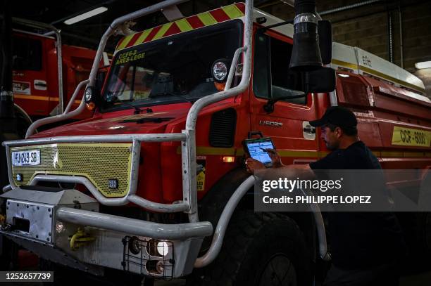 Fire Mechanic 76 Fire Truck Mechanic Stock Photos, High-Res Pictures, and Images ...