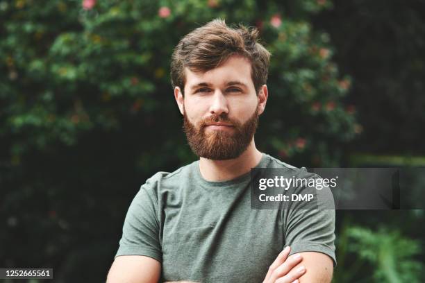 weet wie je bent en waar je staat - bearded man stockfoto's en -beelden