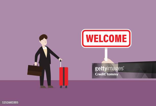ilustraciones, imágenes clip art, dibujos animados e iconos de stock de el oficial muestra una señal de bienvenida a los turistas - welcome sign