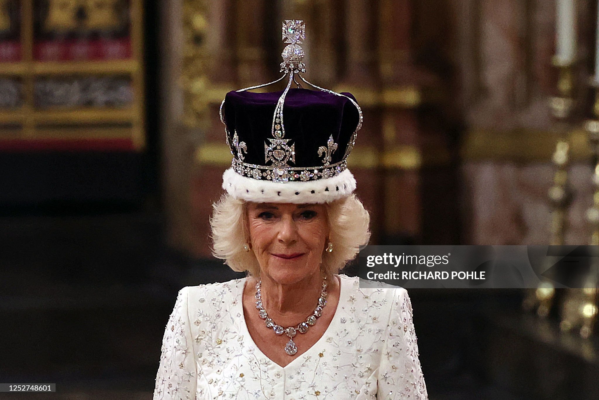 CORONACIÓN DE CARLOS III COMO REY DEL REINO UNIDO - Página 7 Topshot-britains-camilla-walks-wearing-a-modified-version-of-queen-marys-crown-during-the
