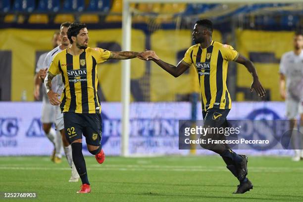 Francesco Forte and Karamoko Cisse of SS Juve Stabia celebrate the 2-2 goal scored by Karamoko Cisse during the serie B match between SS Juve Stabia...