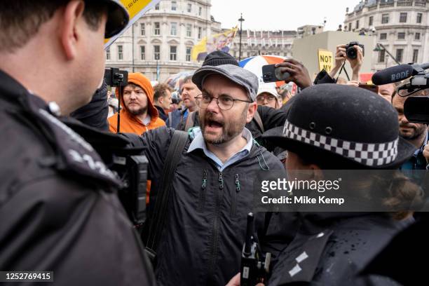 As anti-monarchists gather in central London to protest against the Coronation of King Charles III, police on duty argue with protesters, angry with...