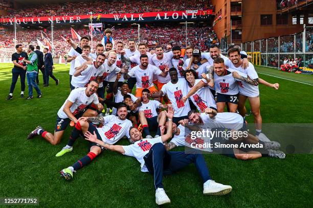 Players of Genoa celebrate after Genoa have earned promotion in the Serie B match between Genoa CFC and Ascoli at Stadio Luigi Ferraris on May 6,...