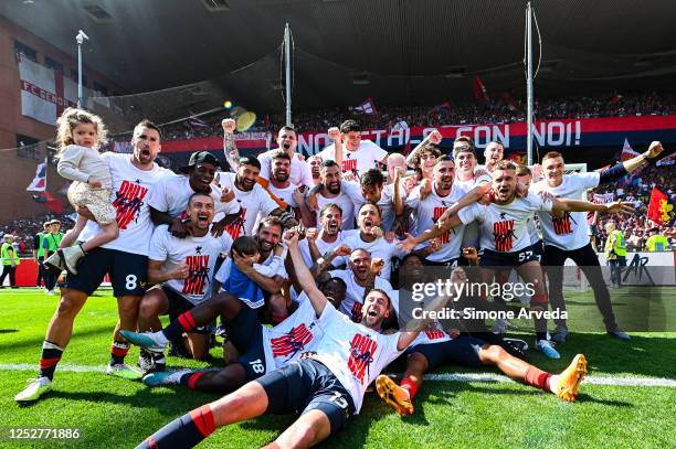 Players of Genoa celebrate after earning promotion in the Serie B match between Genoa CFC and Ascoli at Stadio Luigi Ferraris on May 6, 2023 in...