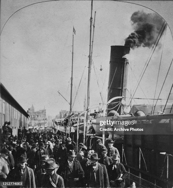 The steamboat 'Australia' leaves Seattle for the Klondike in Alaska during the Klondike Gold Rush, circa 1899.