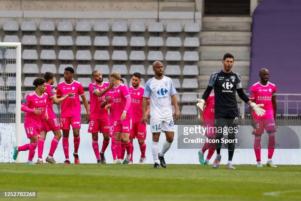 Khalid BOUTAIB and his teammates during the Ligue 2 BKT match between Paris FC and Grenoble at Stade Charlety on May 6, 2023 in Paris, France.
