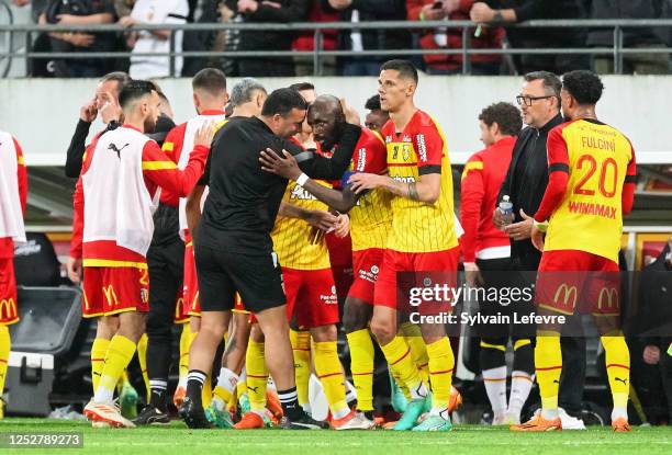 Seko Fofana of RC Lens celebrates after scoring his team's first goal during the Ligue 1 match between RC Lens and Olympique Marseille at Stade...