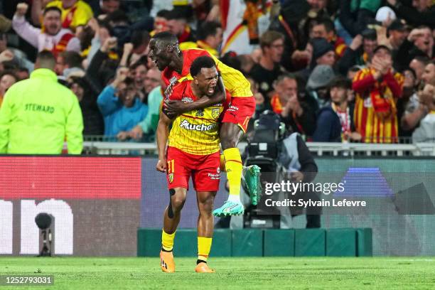 Lois Openda of RC Lens celebrates after scoring his team's second goal during the Ligue 1 match between RC Lens and Olympique Marseille at Stade...