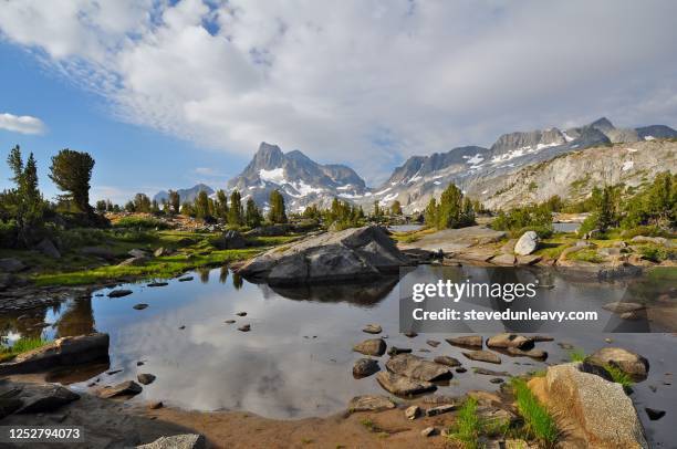 banner peak, ansel adams wilderness wilderness - pacific crest trail photos et images de collection