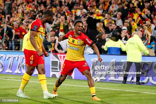 Lois Openda of RC Lens celebrates his goal with Kevin Danso of RC Lens during the Ligue 1 match between RC Lens and Olympique Marseille at Stade...
