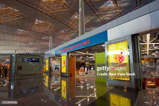 beijing,beijing capital international airport,terminal 3, - airport shop stock-fotos und bilder