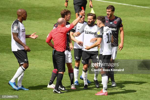 Referee Scott Duncan shows the red card to Tom Lawrence of Derby County and Matt Miazga of Reading at the end of the Sky Bet Championship match...