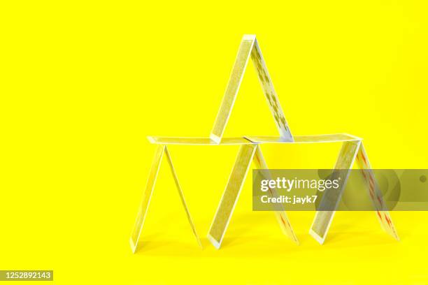 stacked playing cards - castello di carte foto e immagini stock