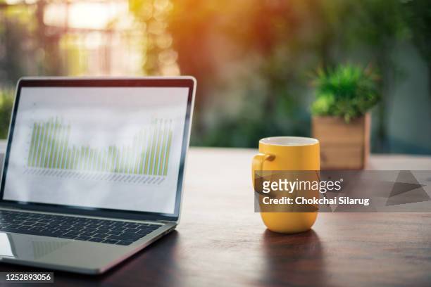 computer laptop with cup of coffee on wooden table, - pen mockup stock-fotos und bilder