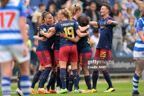 Tiny Hoekstra of Ajax celebrates the 0-5 with teammates during the Dutch Eredivisie women's match between PEC Zwolle and Ajax at MAC3Park stadium on...